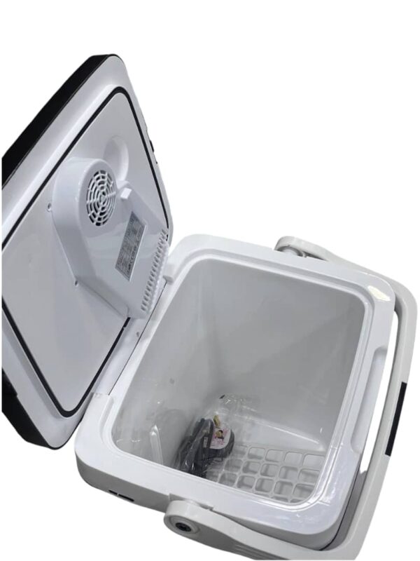 Thermoelectric cooler and warmer